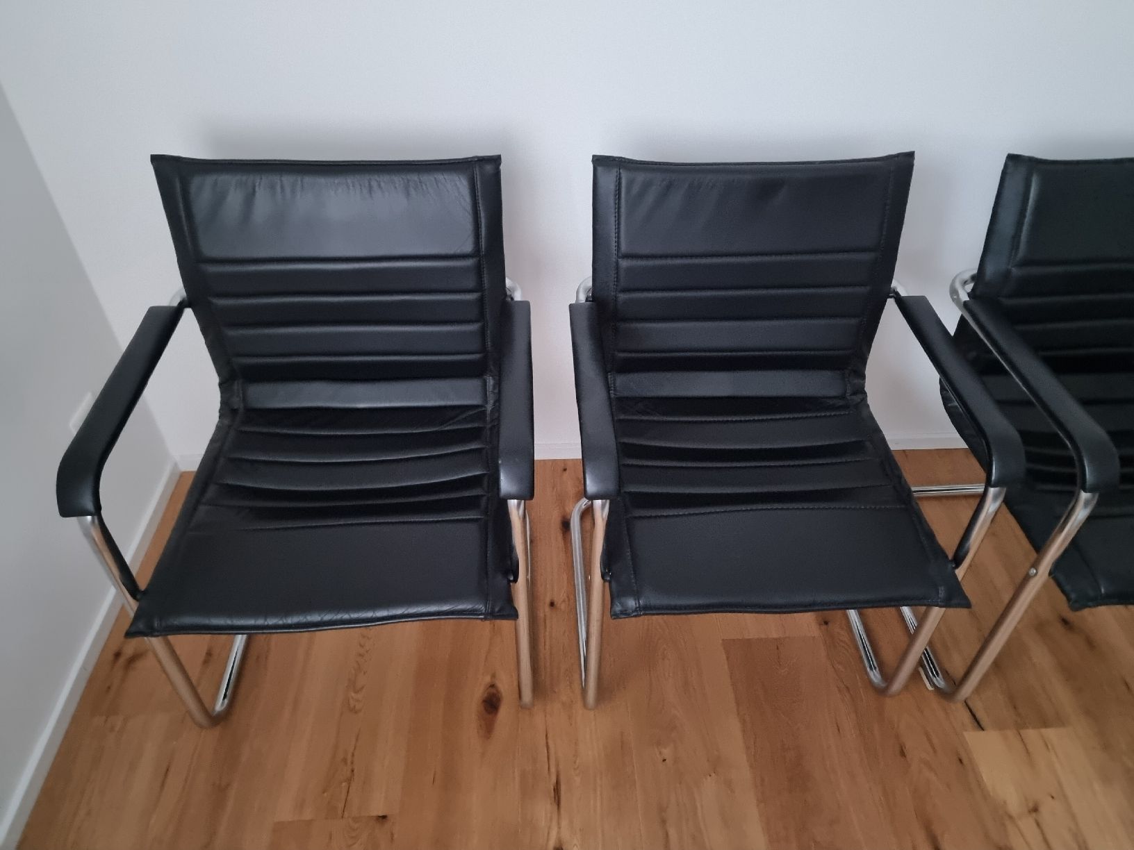 Chaises: 4 Freischwinger Stühle Leder – D'occasion à Gunten par asa017 1