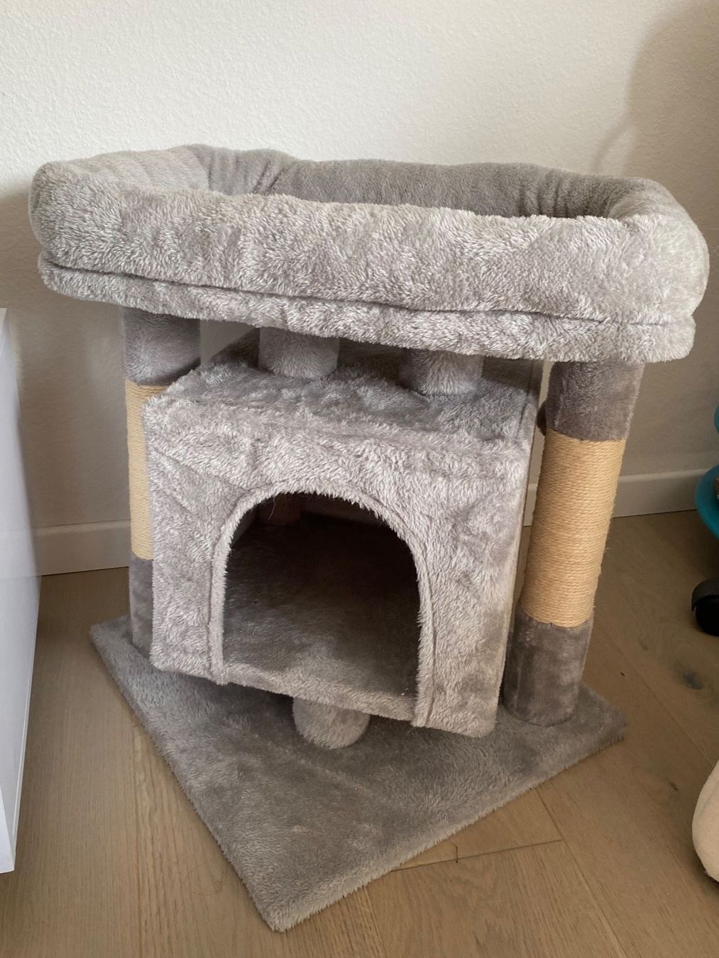 Katzenbaum - Kratzbaum: Katzenbaum - wie neu! – Neu (gemäss Beschreibung) aus Zürich von DeeJayJay