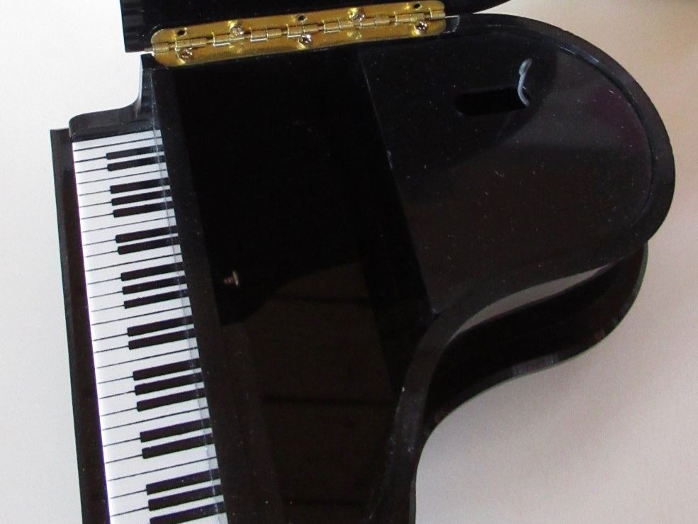 Carillon: Piano Musik-Spiel-Dose – Usato da Frauenkappelen venduto da HDPerle 3