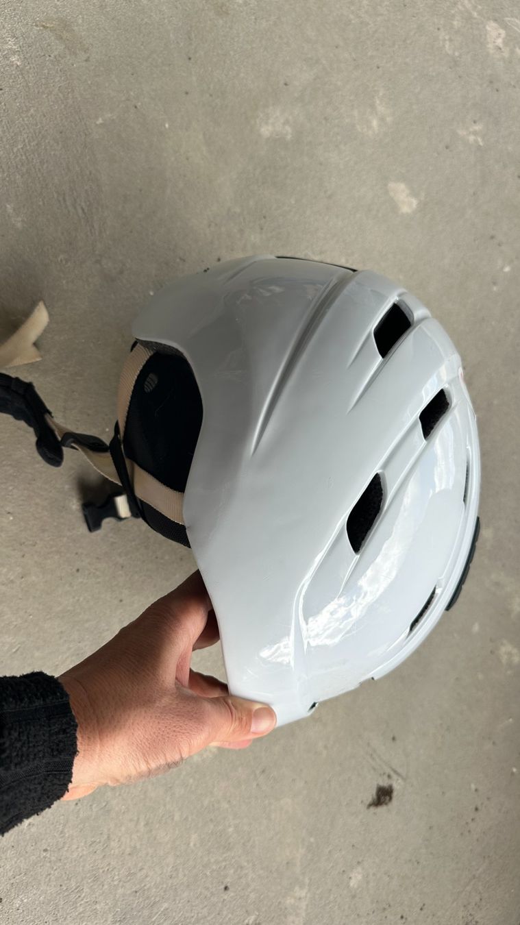 Caschi: Weisser Skihelm / Snowboardhelm – Usato da Schwarzenberg LU venduto da Anita_Castelli 1