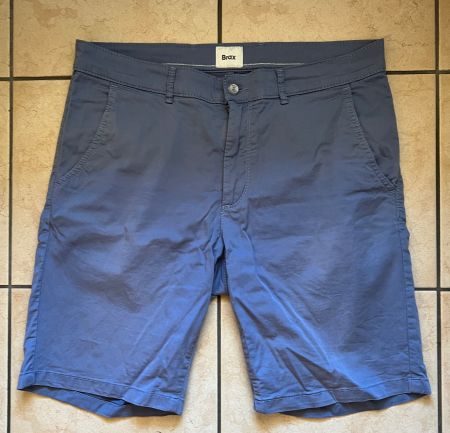 Hose kurz blau von Brax Grösse 34