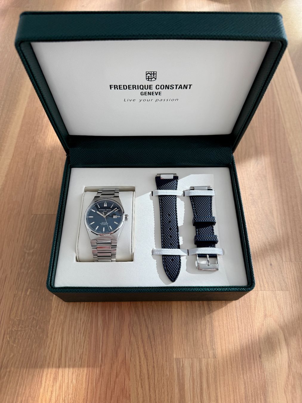 Frederique Constant Montres: Frederique Constant Highlife Automatic COSC – D'occasion à Sugiez par AlexG_22 7