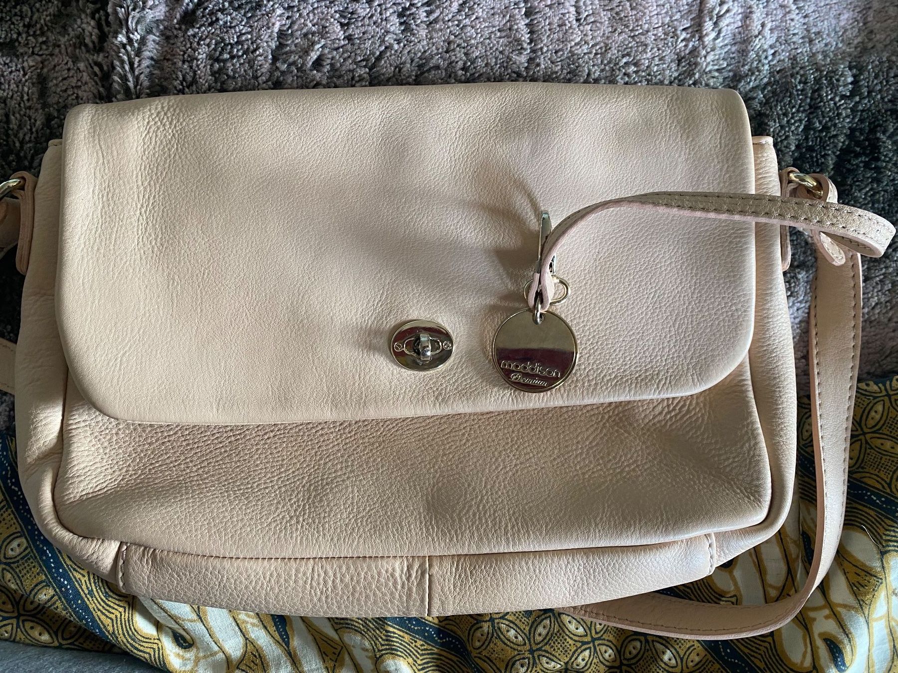 Maddison Borse da donna: MADDISON Premium Umhängetasche – Usato da Besazio venduto da BagCycle 1