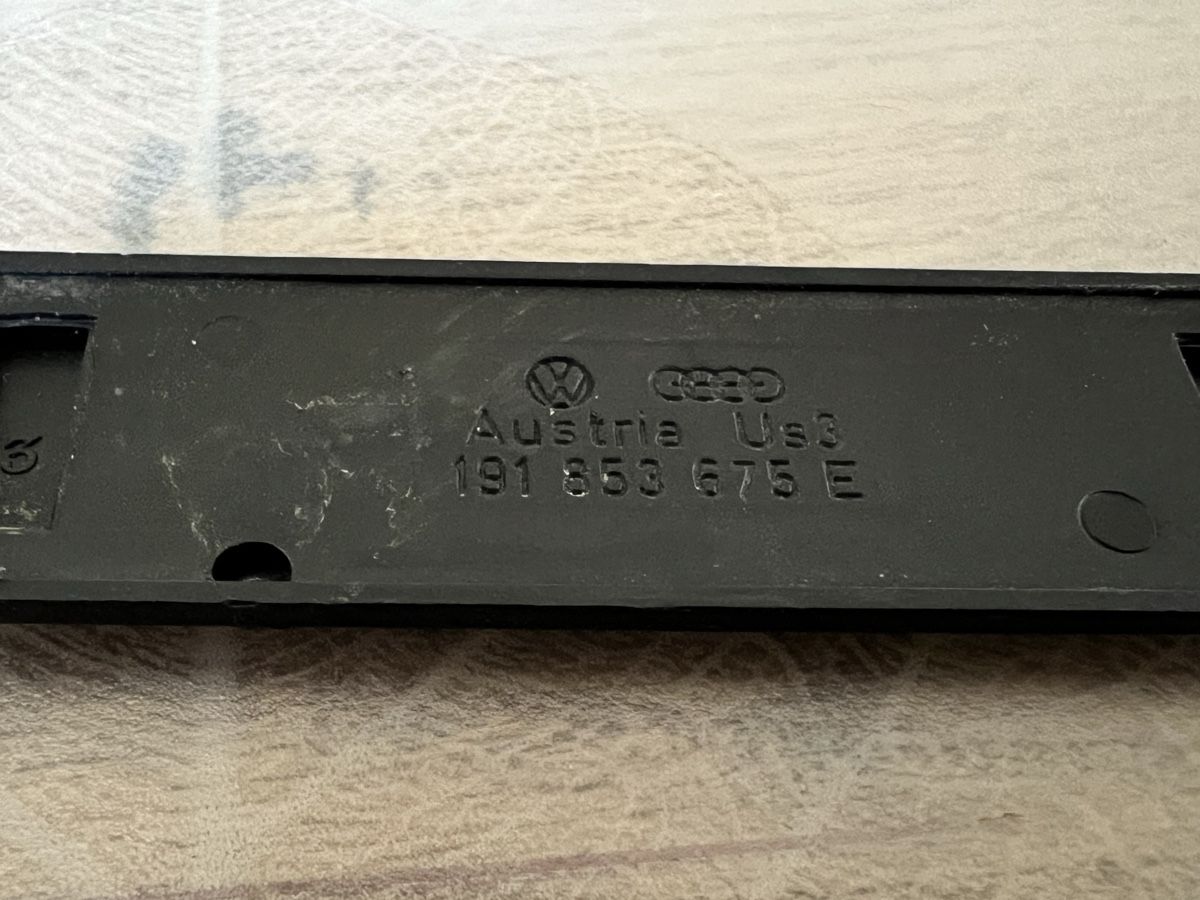 VW Tutti pezzi di ricambio auto: VW 16V Emblem Original  – Usato da Sevelen venduto da Ritiplampi 5