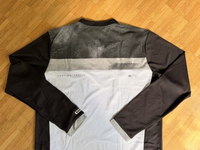Specialized T-shirt: 3 Specialized Shirts Neu - XXL – Nuovo (secondo la descrizione) da Dübendorf venduto da kerstinbrisbane 9