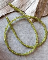 Peridot. Olivin   extra  wilde Nugget Form + rund     48cm