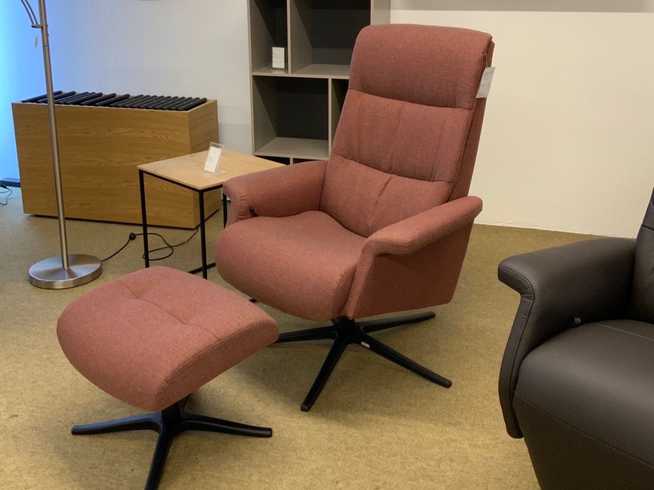 Poltrone: Sessel mit Hocker – Nuovo (secondo la descrizione) da Disentis/Mustér venduto da inf_2hbd 2