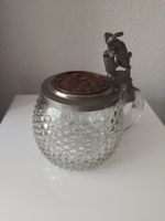 Schöner antiker Bierkrug aus Glas mit verziertem Zinndeckel