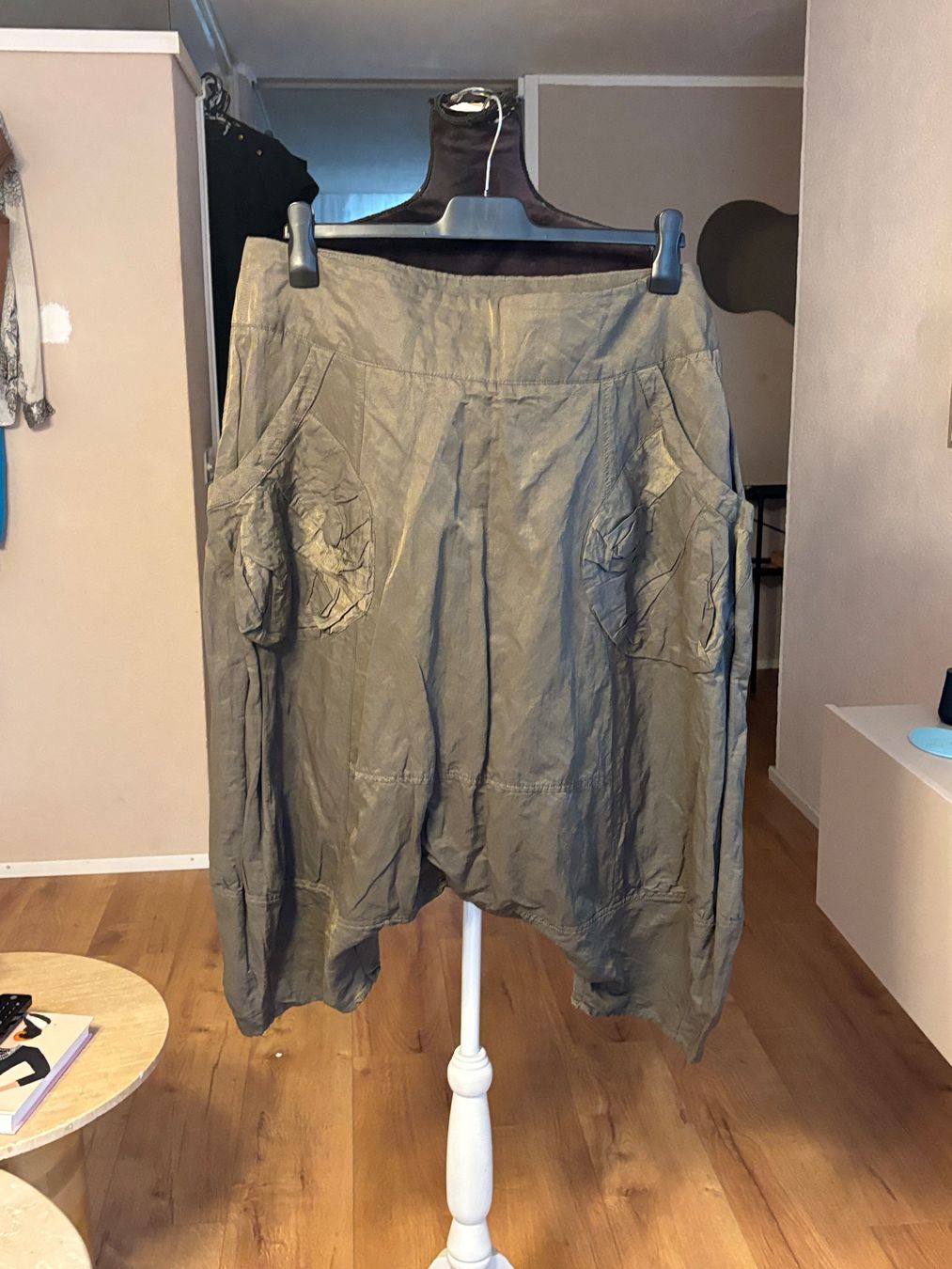 Pantaloni: Elsewhere Sarouel Tiefschritthose  Baumwolle – Usato da St. Margrethen SG venduto da dijanaO