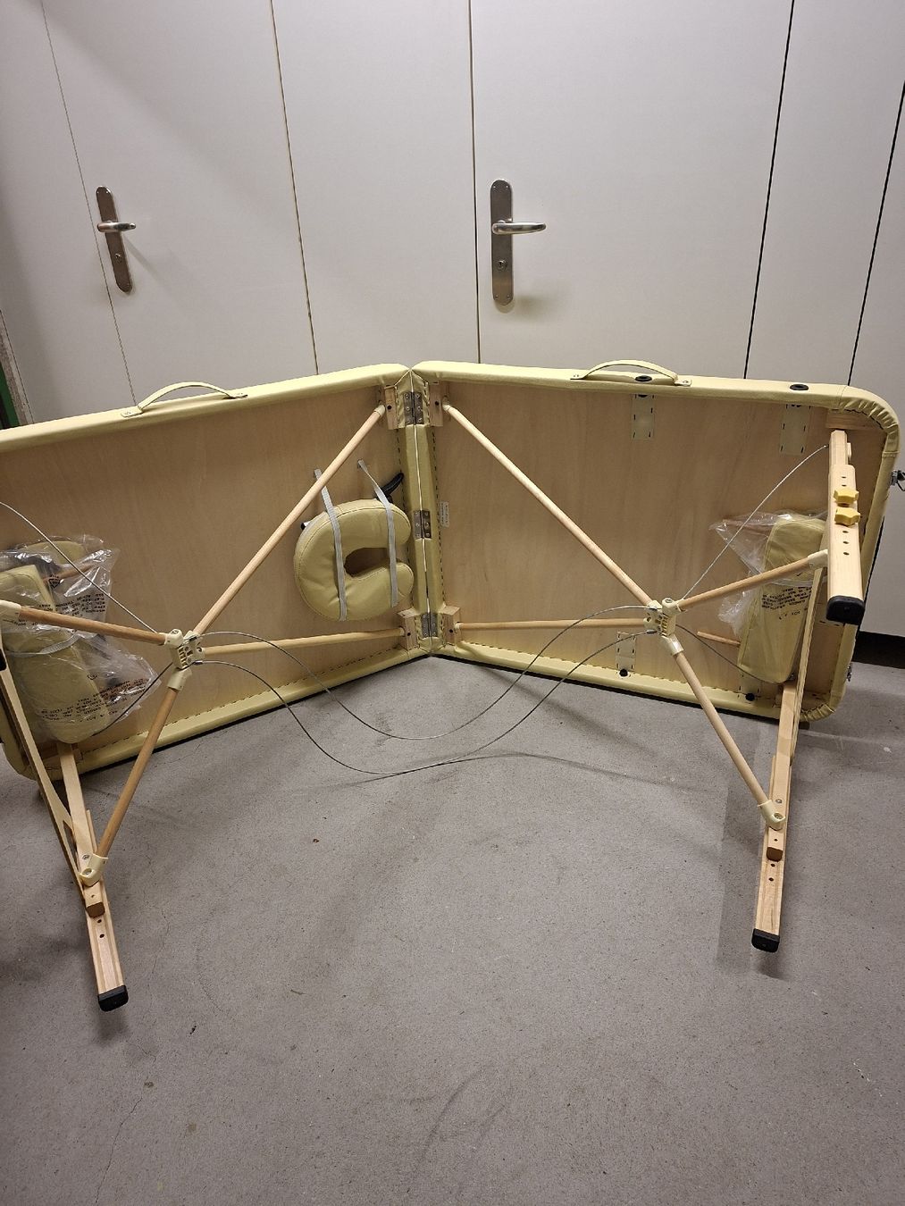 Kosmetik-& Massageliegen: Table massage/ Massageliege – Neu (gemäss Beschreibung) aus Basel von dio_wfv7 2