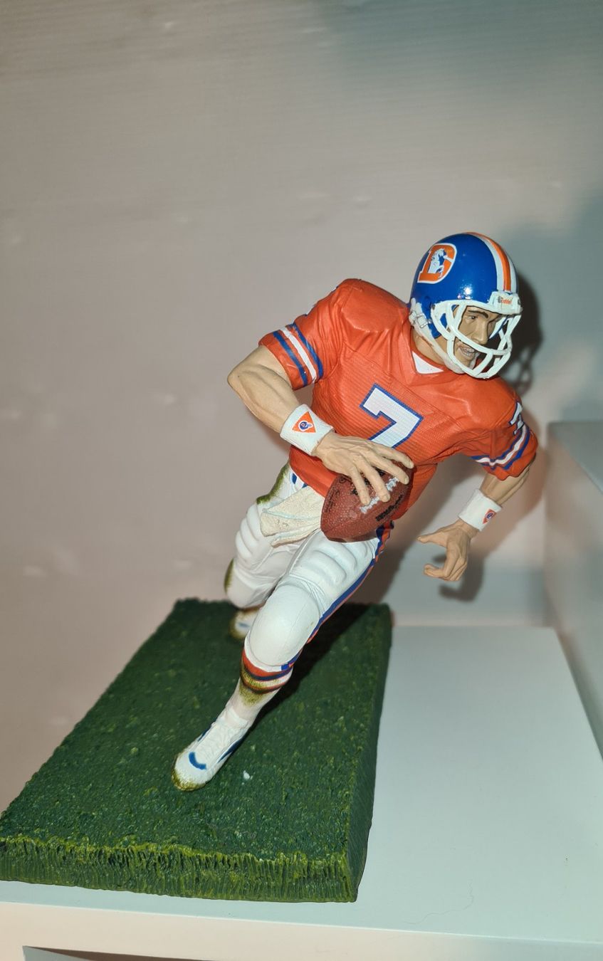 Statuette: NFl Figuren (8X) – Usato da Münchenstein venduto da vitalfit 3