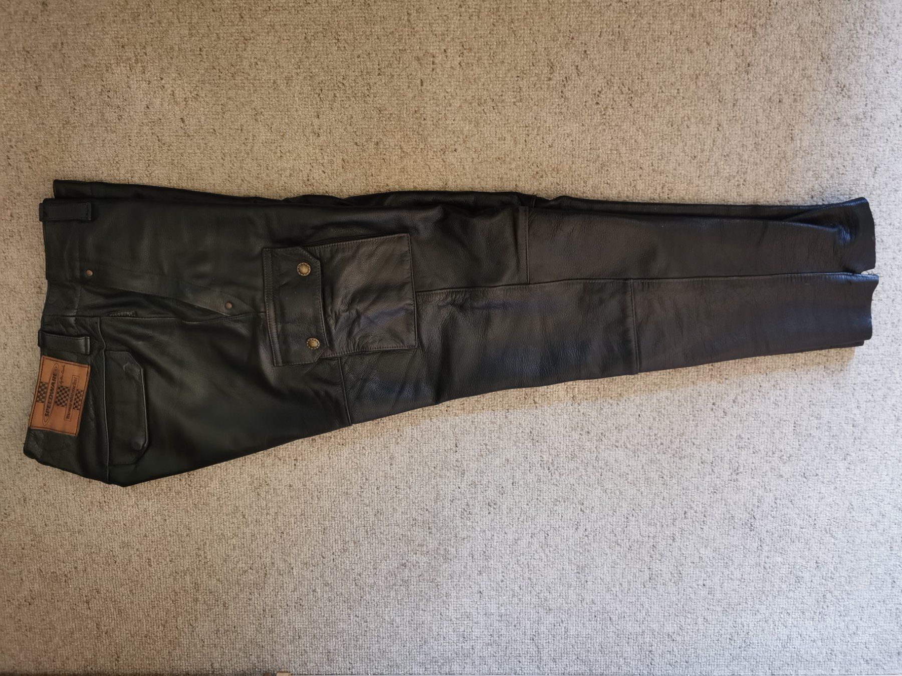 Hosen: massive Lederhose Motorrad Grösse M – Gebraucht aus Winterthur von Lonpos1