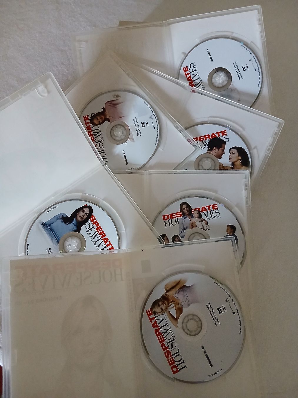 Tutti i DVDs: Desperate Housewives saisons 1 et 2 – Usato da Biel/Bienne venduto da Monhub 2