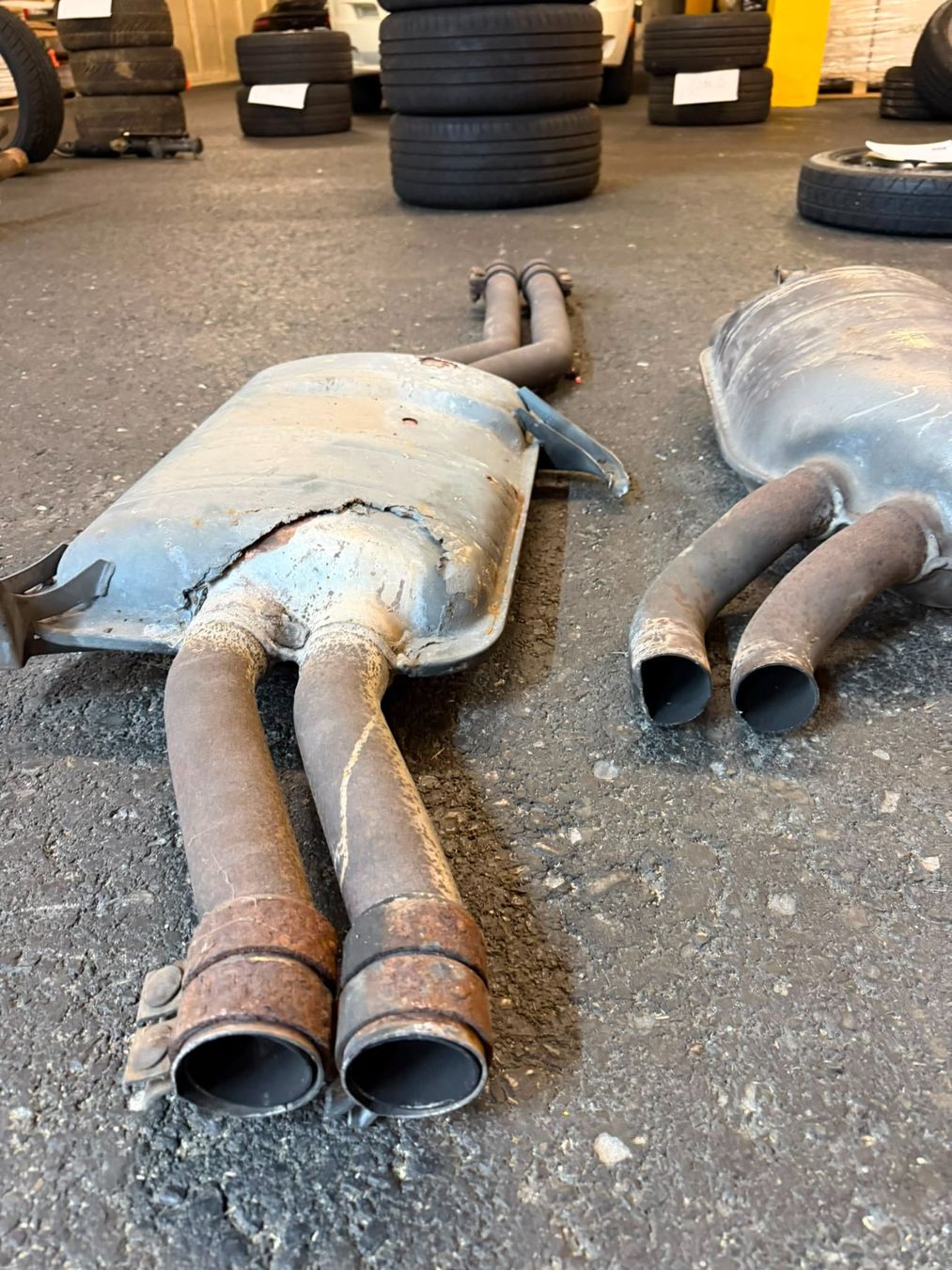 Audi Sistemi di scarico: Original Auspuff Quattro S6 Plus ab 1.- – Usato da Altendorf venduto da Faessler04 1