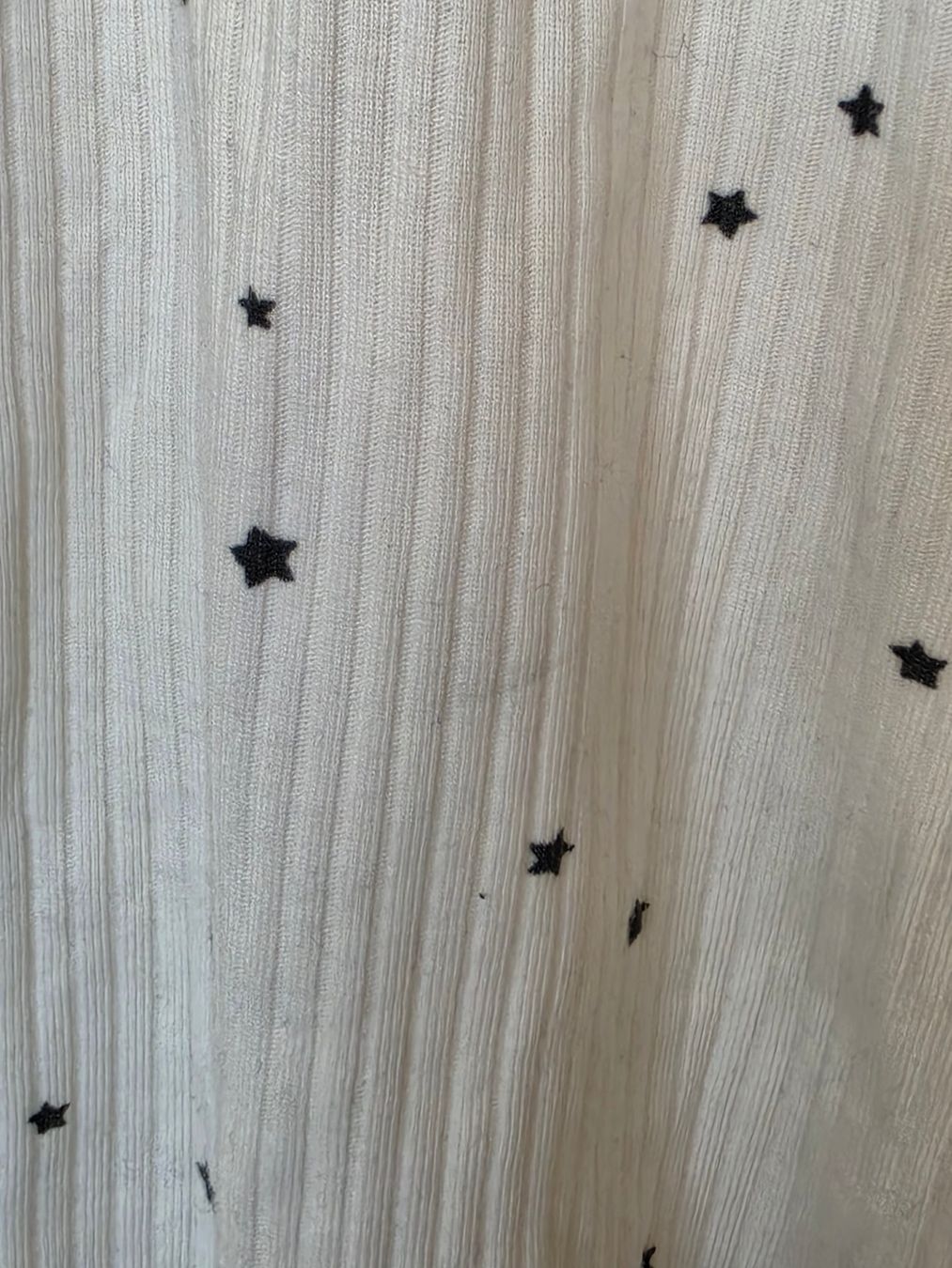 H&M Pigiama & Simili: Pyjama weiss mit Sternen Gr. 134/140 – Usato da Zürich venduto da Pemberleys 4