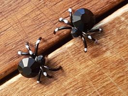 Ohrstecker schwarz facettiert Krebs, Käfer 6-Beiner