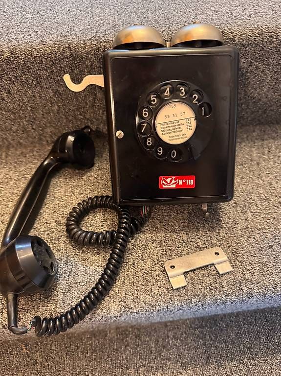 Swisscom Téléphones: Wandtelefon mit Hörer und Klingel – D'occasion à Einsiedeln par zuechi62