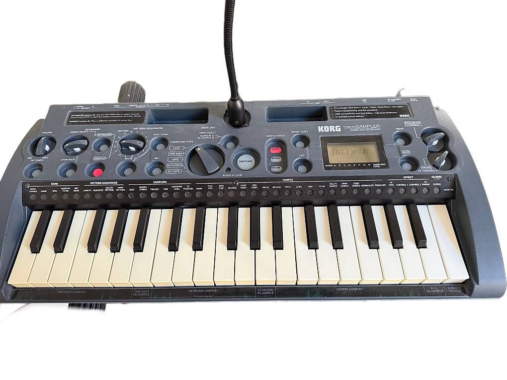 Korg Strumenti musicali: KORG microSAMPLER Sampling Keyboard + Mikrofon – Usato da Bern venduto da Lenijupiter 1