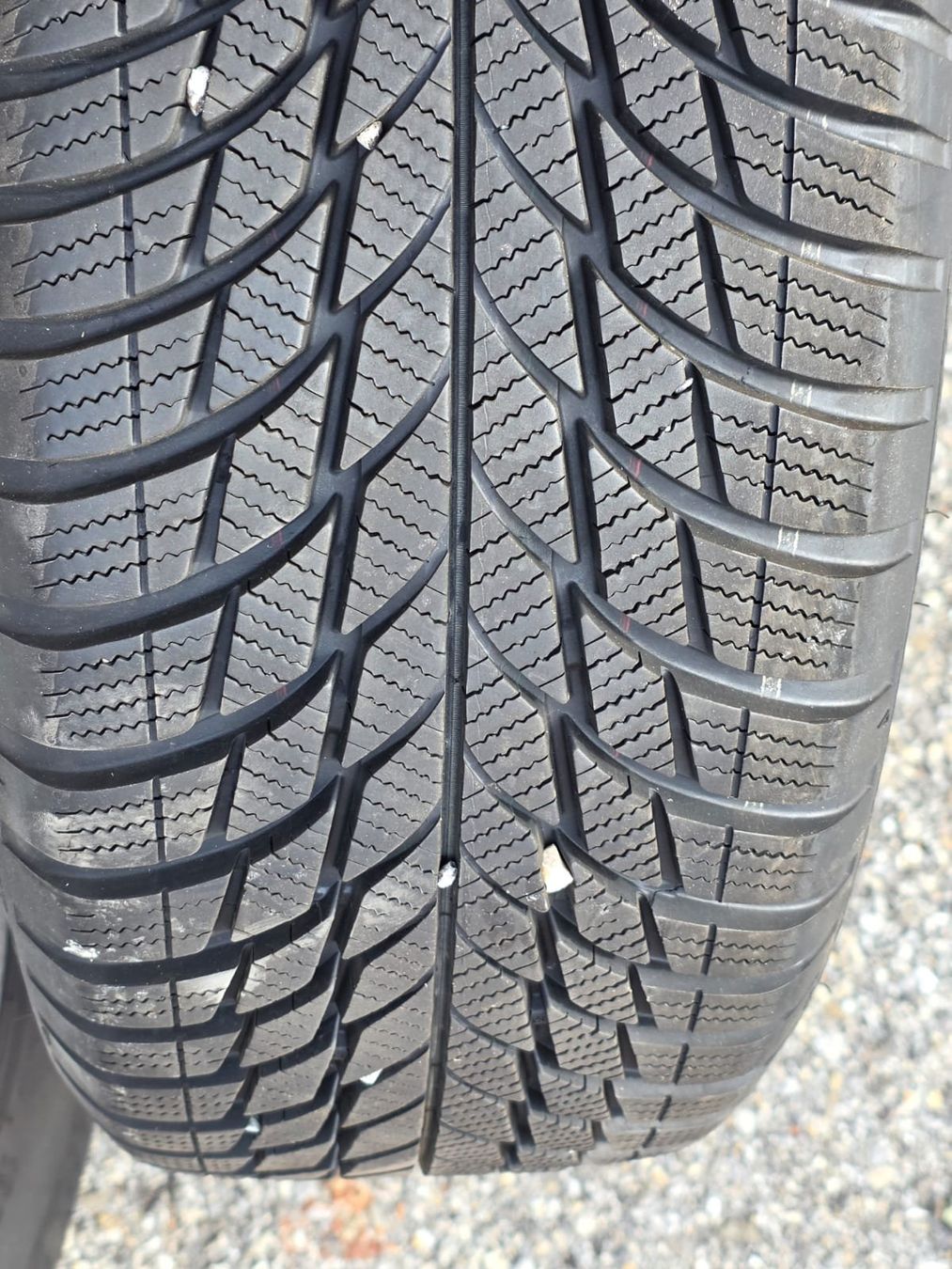 Bridgestone Pneus & Kompletträder: 4 Roues hiver complètes Bridgestone Blizzak – Gebraucht aus Chézard-St-Martin von Birdie_1234 5