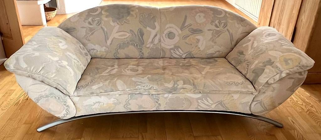 Divani: 2 Stück, 3-er Sofa 2.00 Meter, Blumenmuster Stoff – Usato da Stäfa venduto da boohoosu