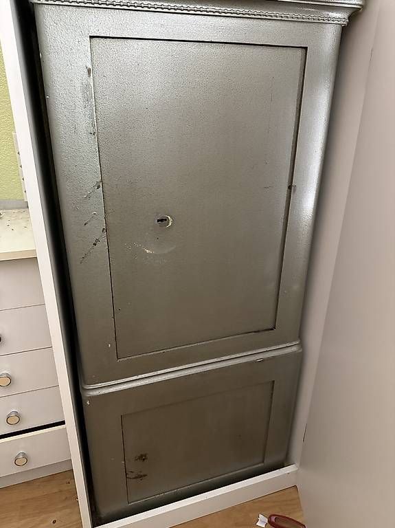 Casseforti: Ancien coffre-fort / armoire forte avec clés – Usato da Clarens venduto da Sboy5