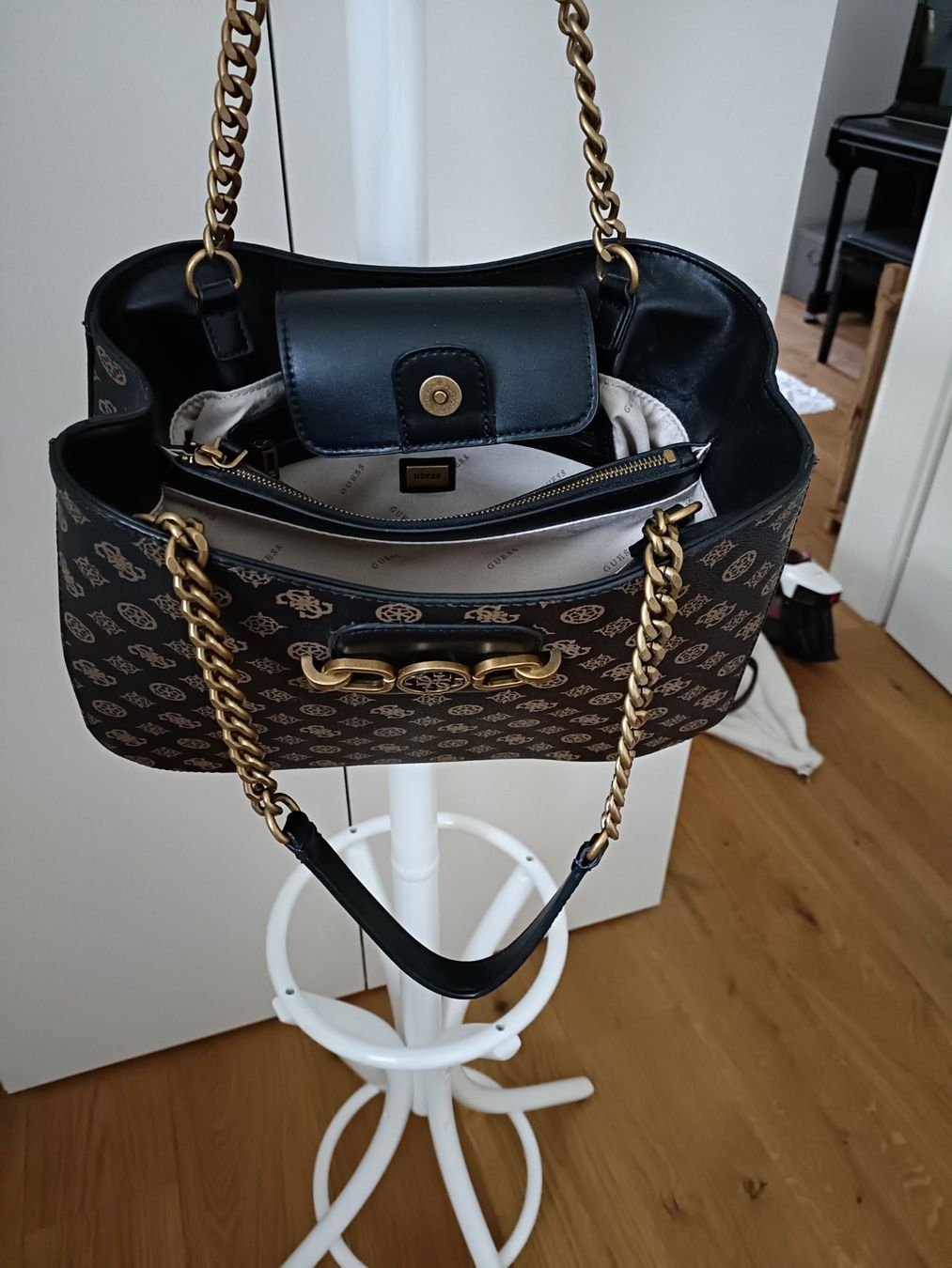 Guess Taschen für Damen: Tasche Guess – Gebraucht aus Attelwil von mike2882 1