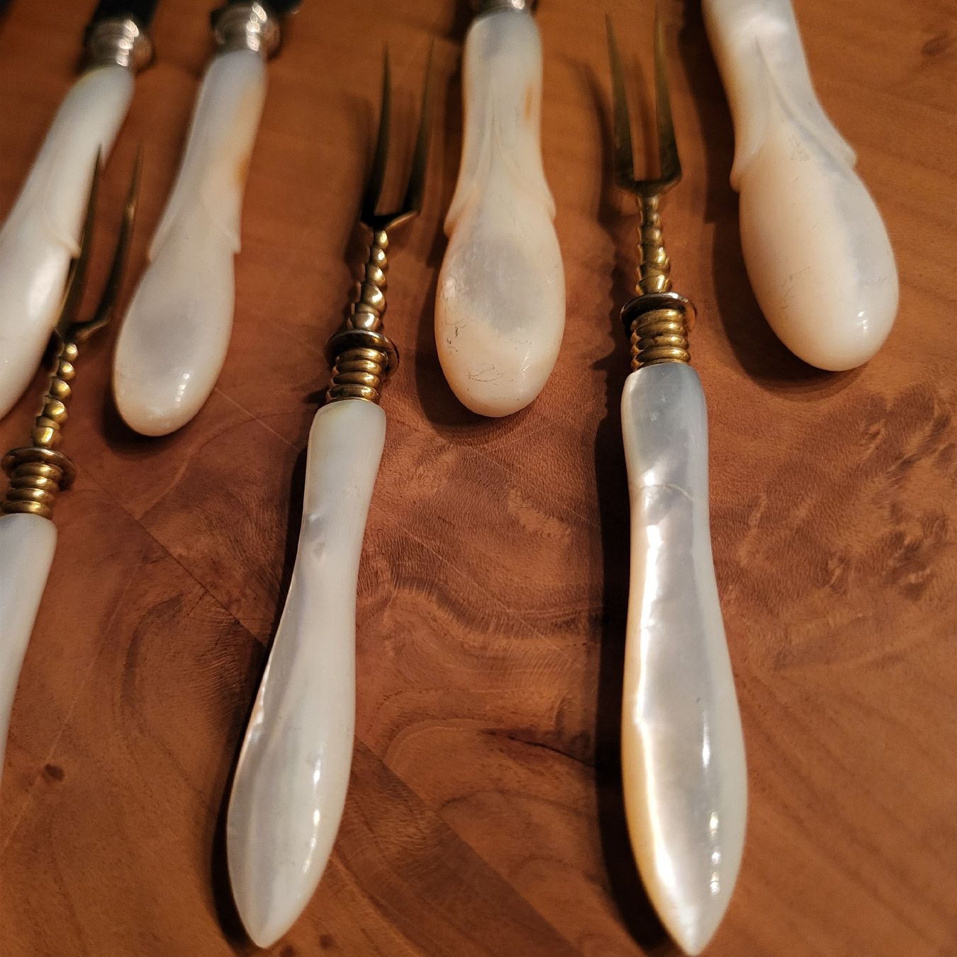 Set di posate: 11er Set Bestecke mit PerlmuttGriff...? – Usato da Kägiswil venduto da Megafi56 1