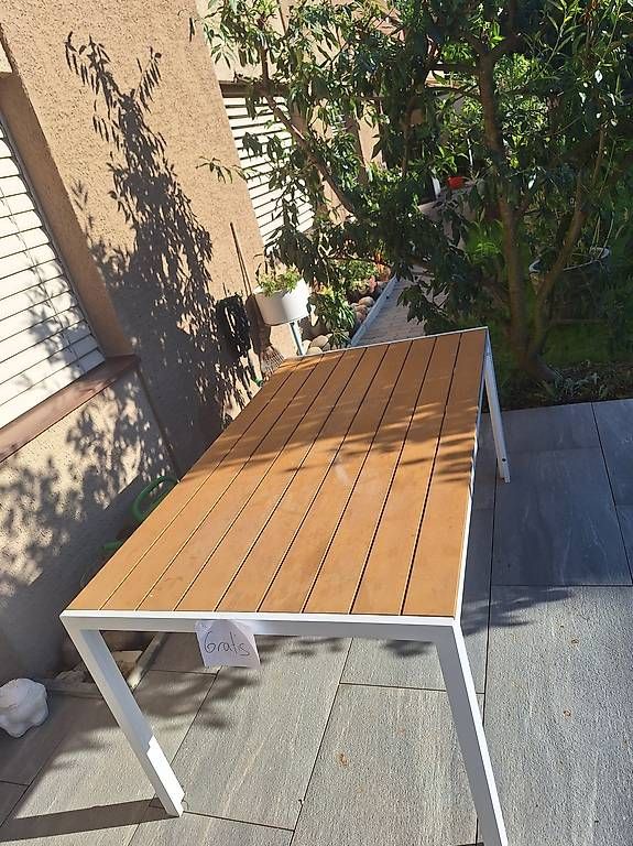Tavoli: Tisch/ Gartentisch – Usato da Madiswil venduto da Oleander2 1