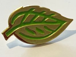 1 Pin Blatt grün