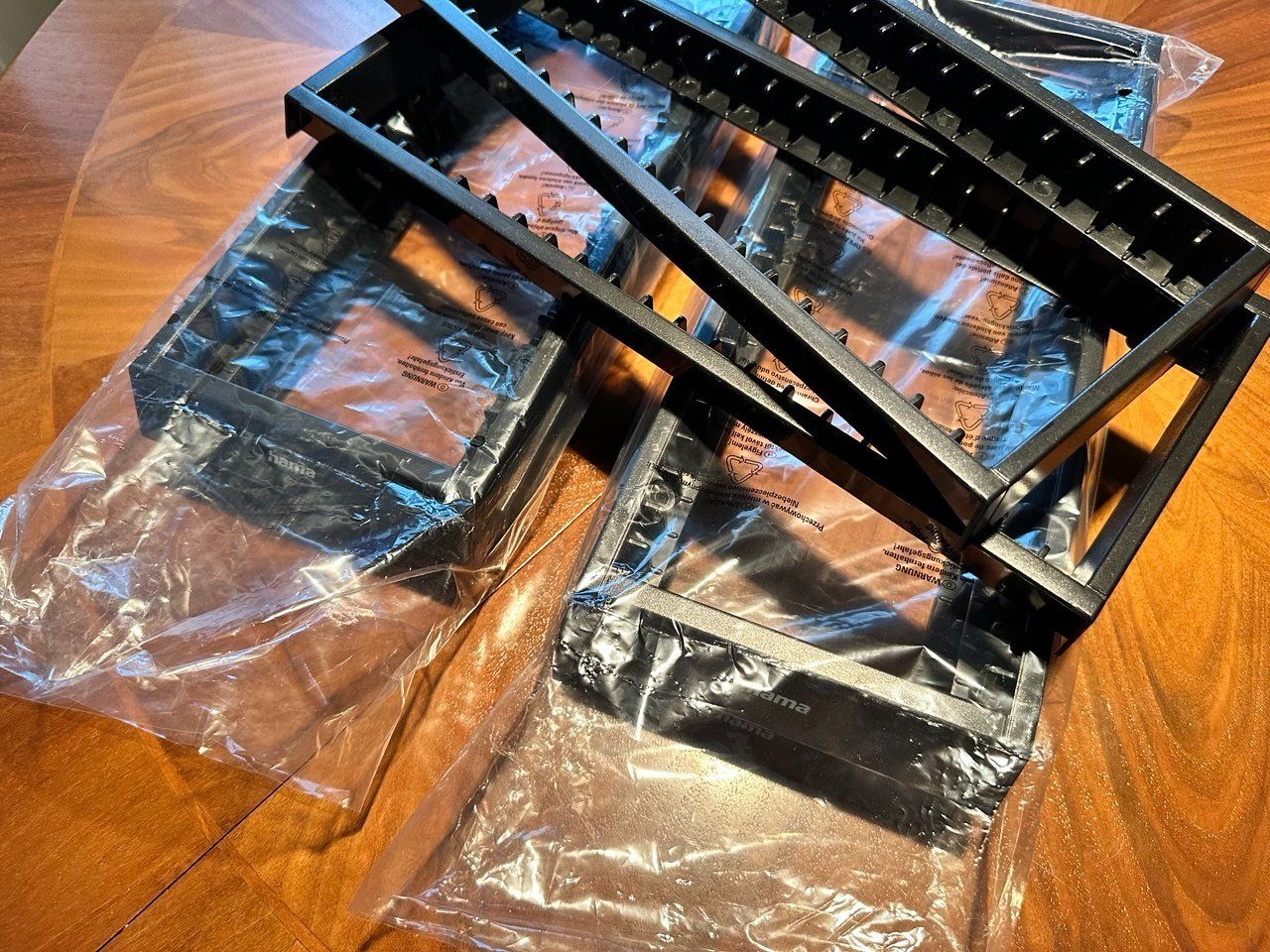 Hama Racks & Cavalletti: Hama CD Rack Halter 20 CDs minimalistisch schwarz – Nuovo (secondo la descrizione) da Fribourg venduto da eni_cnw8 4