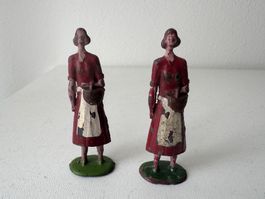 2 Stk. seltene Metall/Gussfiguren "Landfrauen", Höhe ca 5 cm