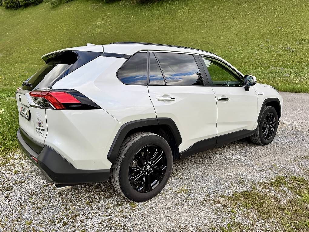Autos: TOYOTA RAV-4 2.5 HEV Premium – D'occasion à Saanen par Ronnie2313 1