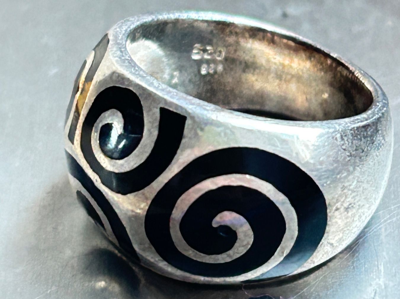 Anelli: Silberring 4 schwarze Spiralen (Grösse 58) – Usato da Laufen venduto da belleskulptur 1