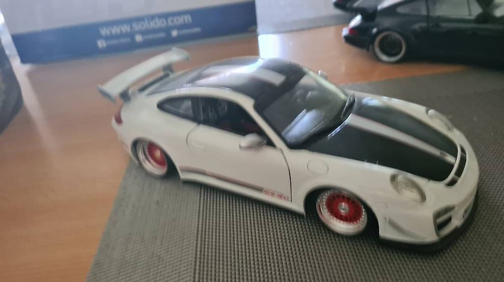Modellini d'auto: PORSCHE MODELL 911 1:18 – Usato da Ittigen venduto da ROCKY1964