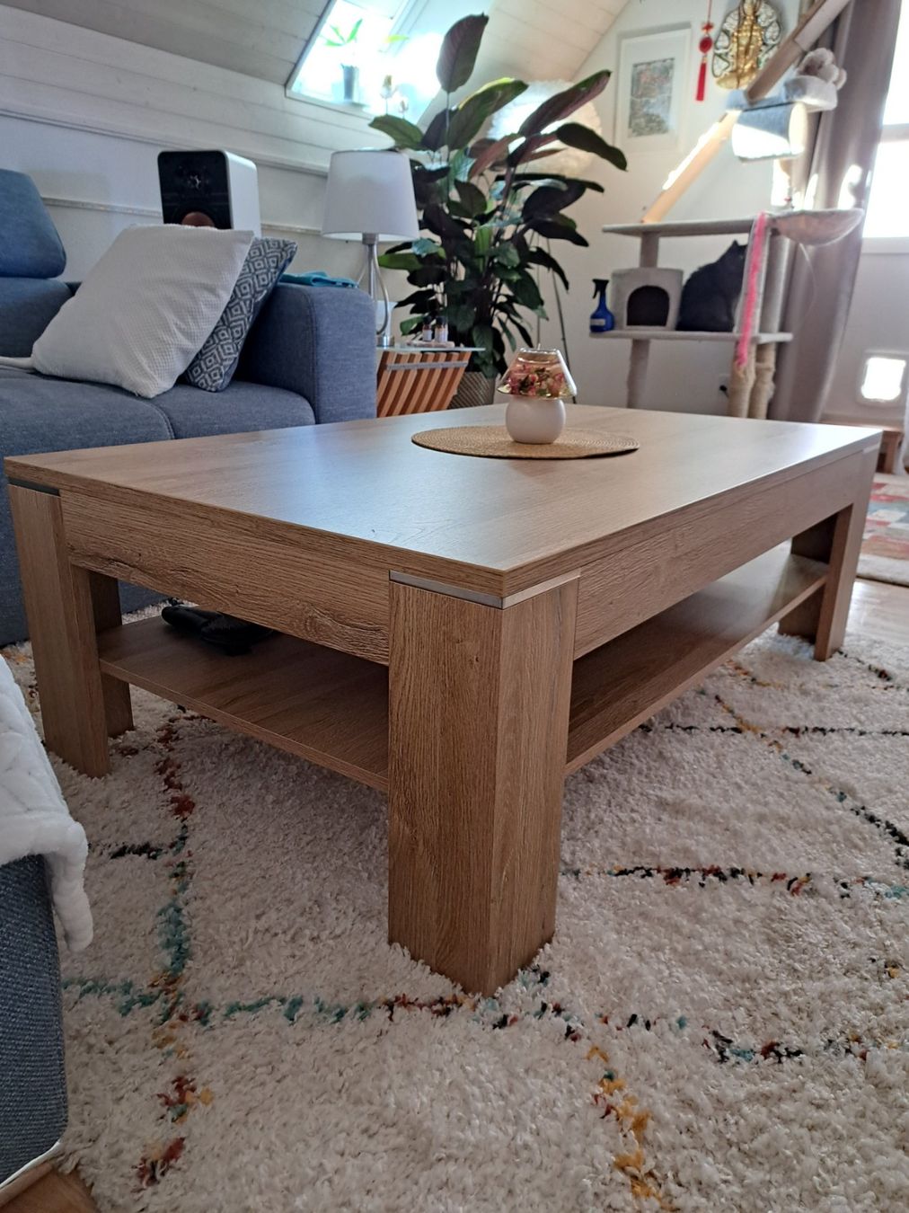 Conforama Tische: Couchtisch / Salontisch Eiche-Optik mit Ablagefach Conforama – Gebraucht aus St.Gallen von Sirius100