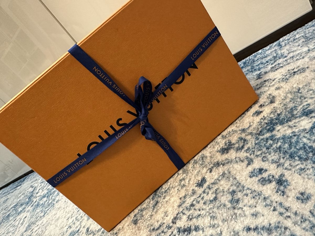 Louis Vuitton Scarpe da donna: LV Run Away Sneaker – Nuovo (secondo la descrizione) da Adlikon b.Regensdf venduto da E.Prov 8