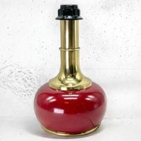 Magnifique lampe en métal émaillé rouge et laiton doré