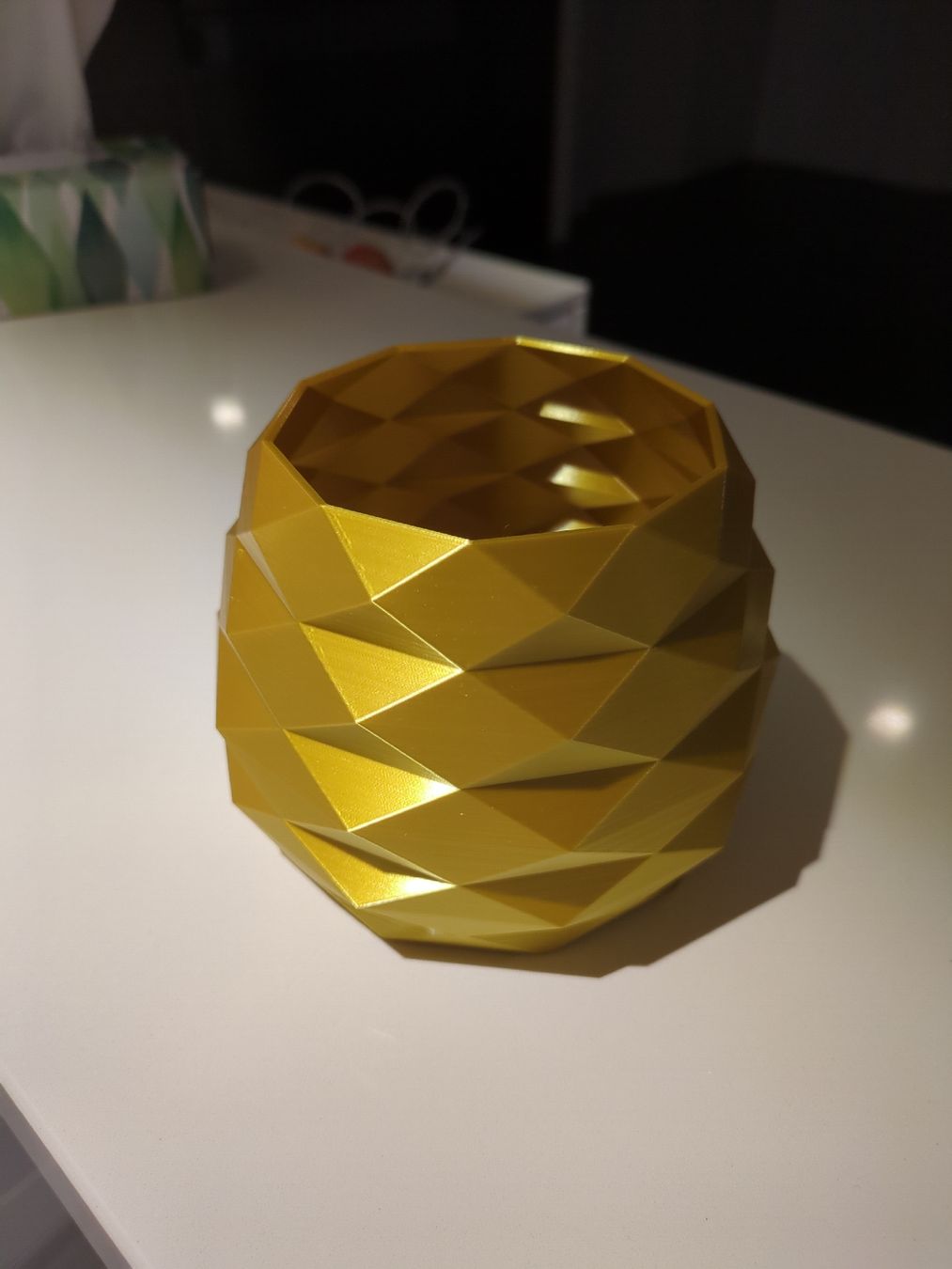 Tutte le decorazioni: Pot de fleurs décoratif doré, design géométrique unique – Nuovo (secondo la descrizione) da Corminboeuf venduto da MrGP87 1
