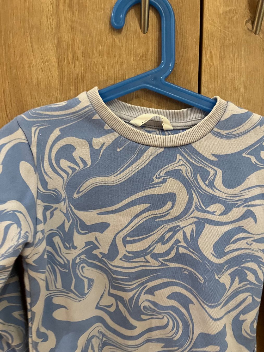 Maglioni & Felpe: blauer gemusterter Pullover, Größe 104 – Usato da Umiken venduto da deb_57xk 1