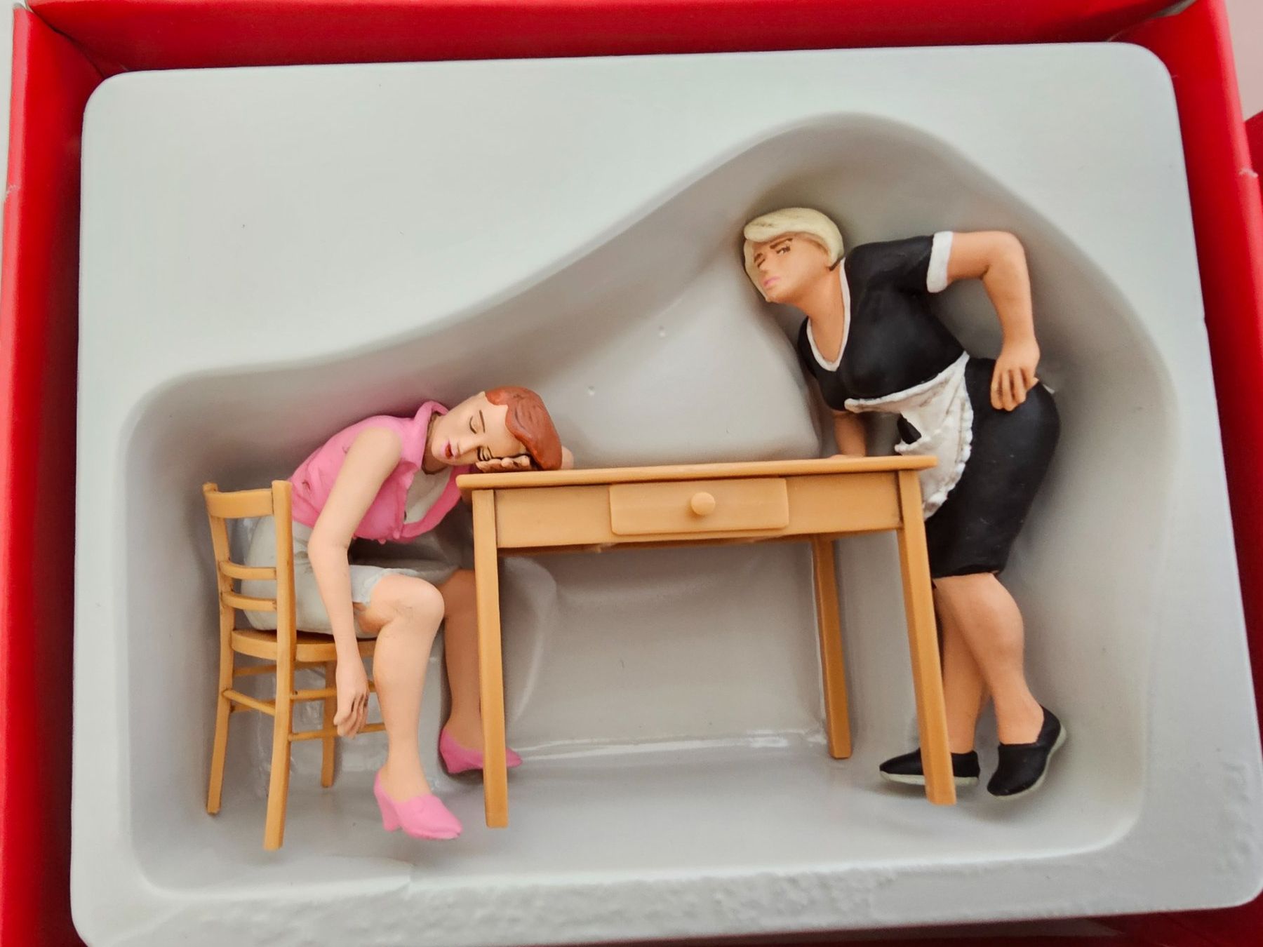 Preiser Modelleisenbahnen: 8  Preiser Miniatur Figuren – Neu und originalverpackt aus Hunzenschwil von swissladyshop 3