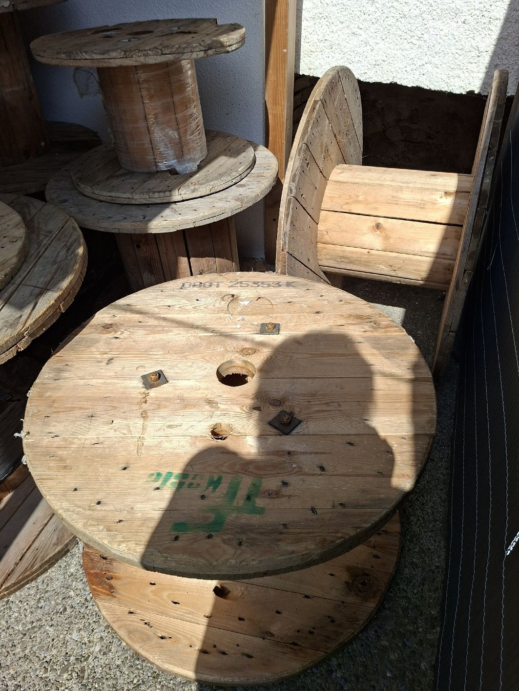 Articoli in legno: Holz Bobinen – Usato da Oberhasli venduto da Cortina 2