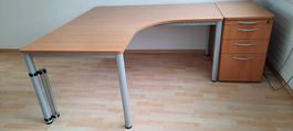Schreibtisch und Korpus (Standcontainer)