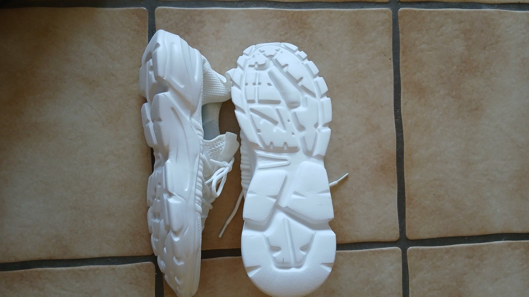 Chaussures femmes: Weisse Sneaker  Gr 42 Neu – Neuf (Voir description) à Glis par Jessylini 2