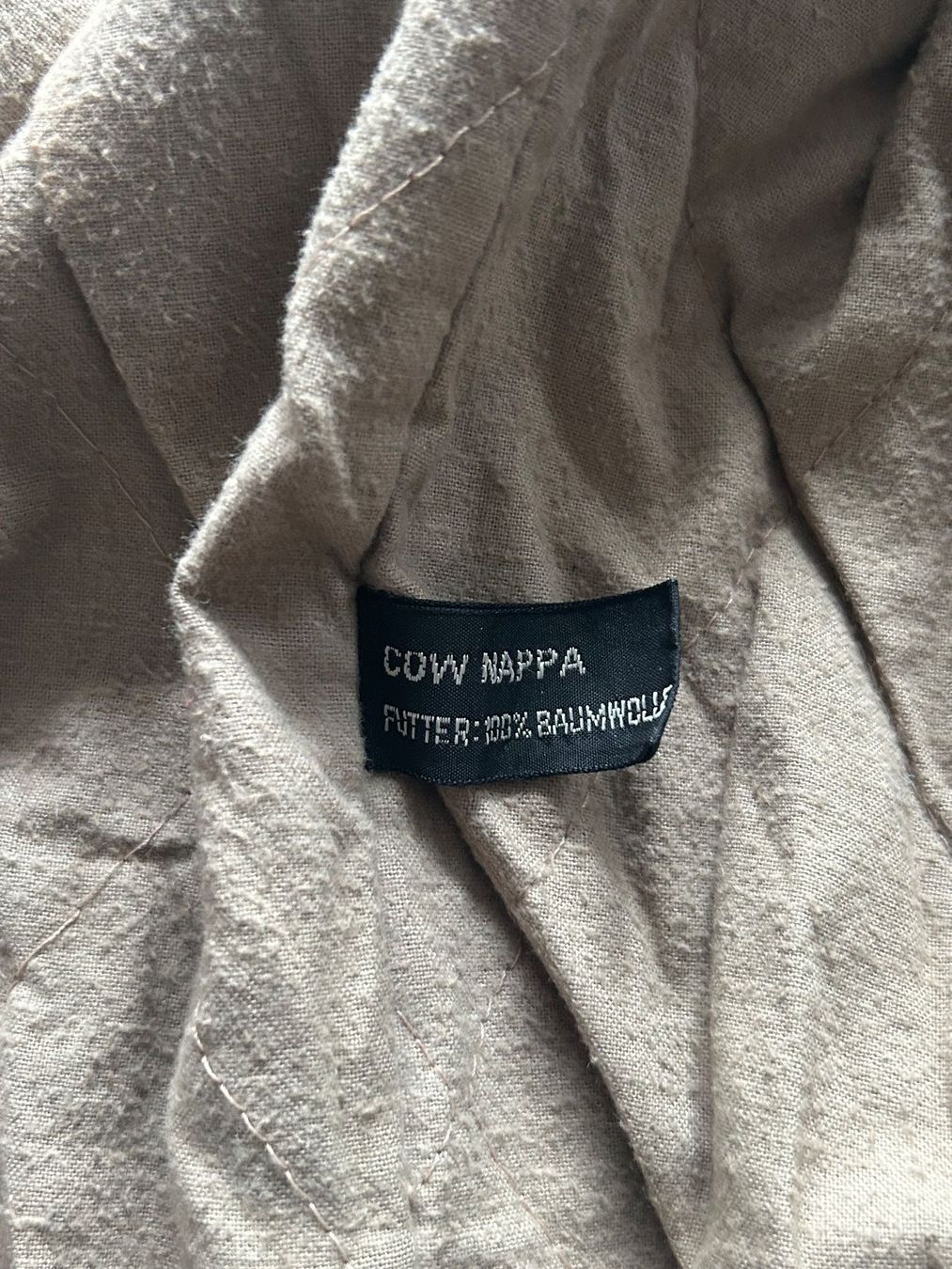 Giacche: Schwarze Lederjacke aus den 80er – Usato da Waltenschwil venduto da alfarumore 3