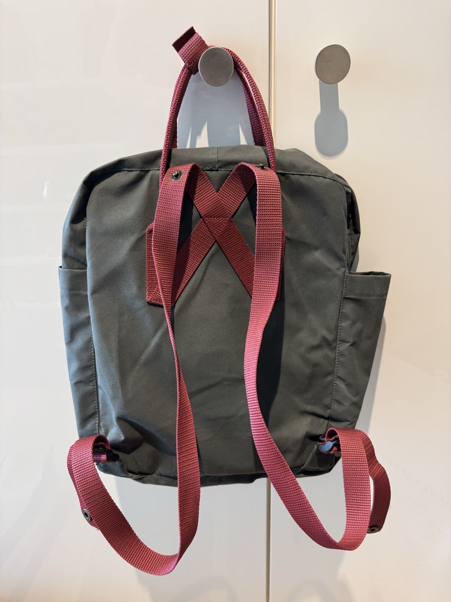 Fjällräven Zaini: Fjällräven Rucksack grün/rot – Usato da Zürich venduto da sel_w5sd 1