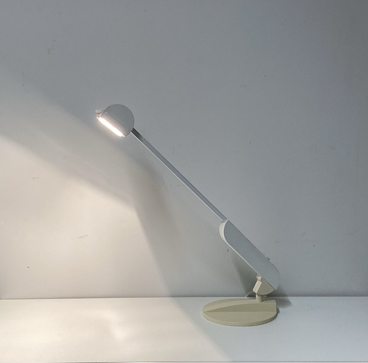 Philips Lampen: Postmoderne Tischleuchte Philips; 80 er Jahre – Gebraucht aus Burgdorf von swintila 2