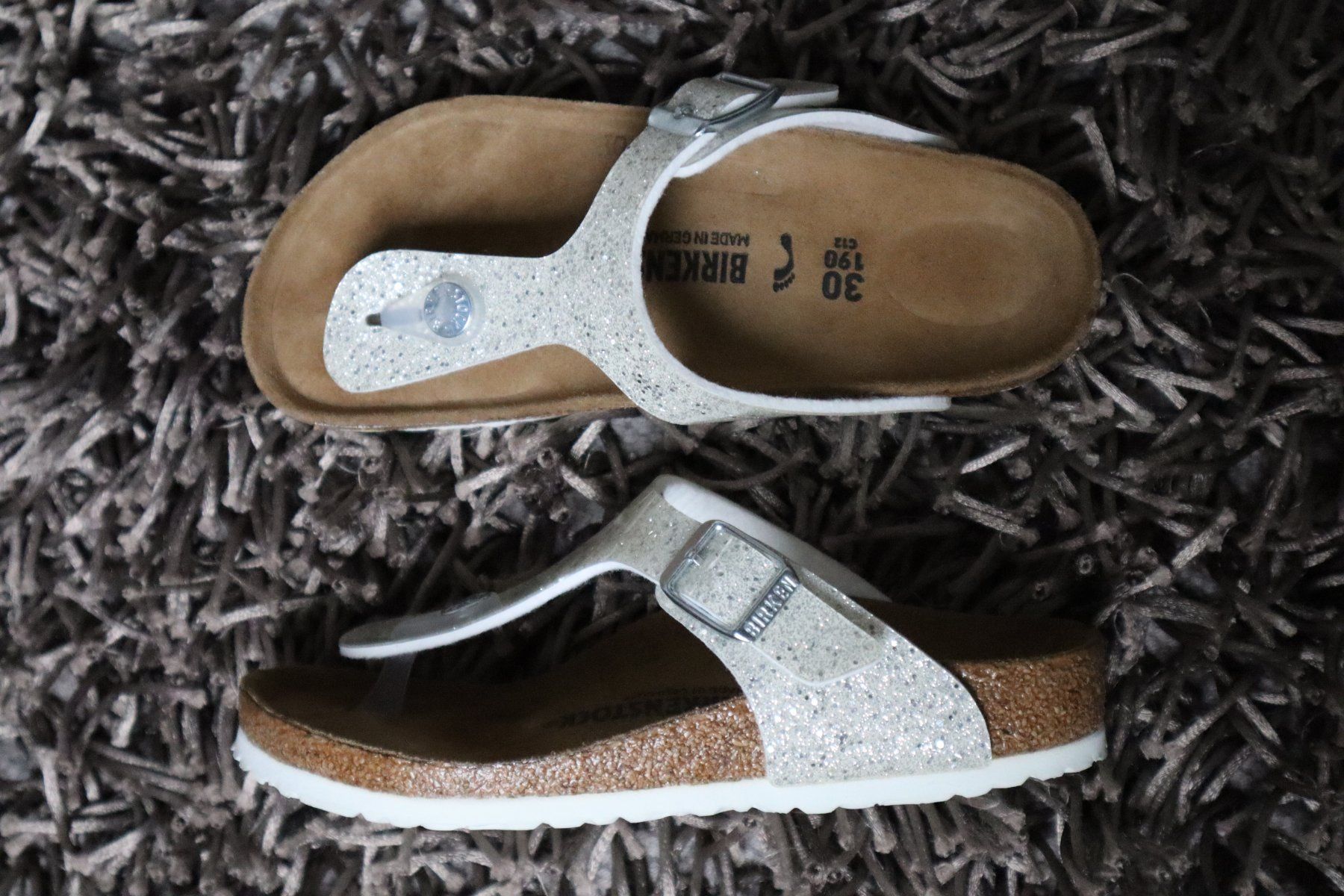 Birkenstock Schuhe für Mädchen: Birkenstock, Gizeh, Gr.30, silber Glitzer, NEU – Neu (gemäss Beschreibung) aus Wattwil von glueck 2