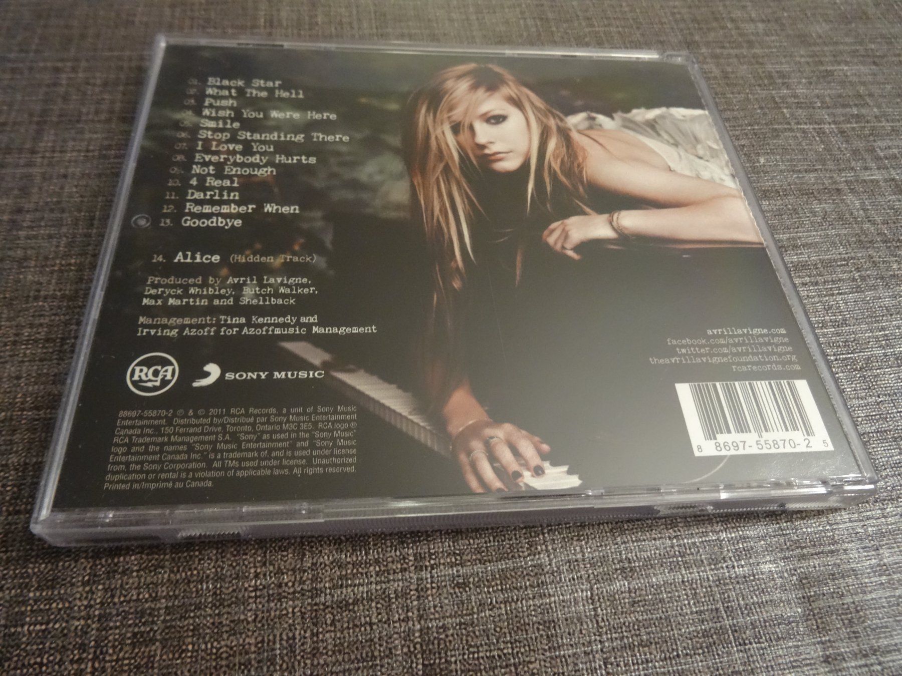 CD: Avril Lavigne - Goodbye Lullaby CD – Usato da Olten venduto da Disc-Ausverkauf 1