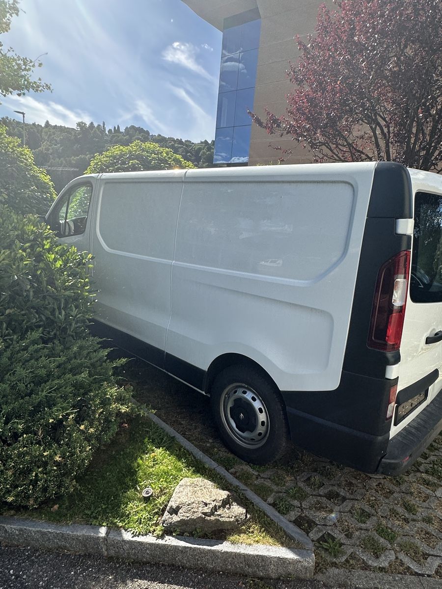 Opel Nutzfahrzeuge: Opel Vivaro  – Defekt aus Paradiso von xge_zp5n 1