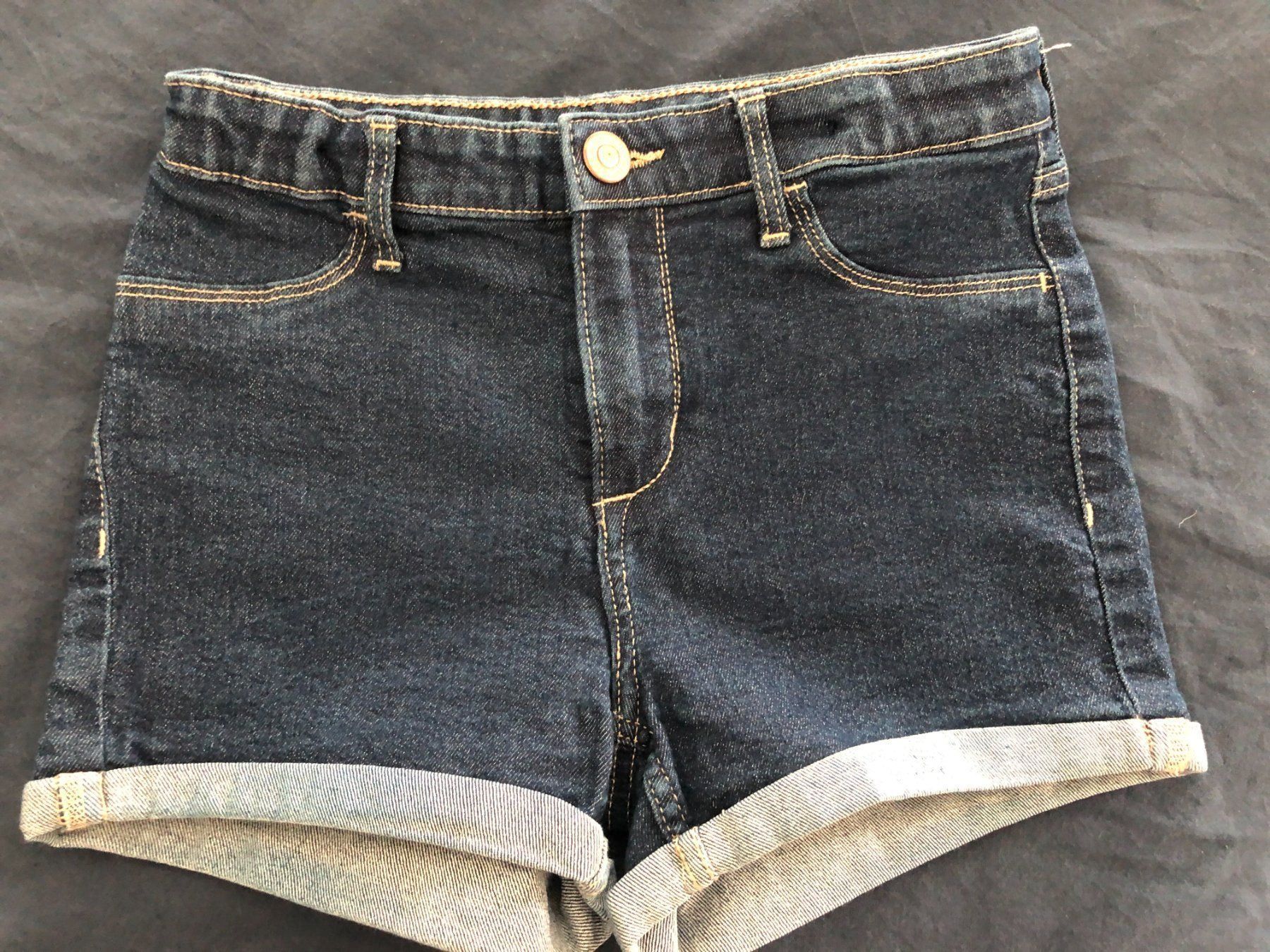 H&M Pantaloni: Jeans shorts  Gr 128 – Usato da Zürich venduto da poliveira